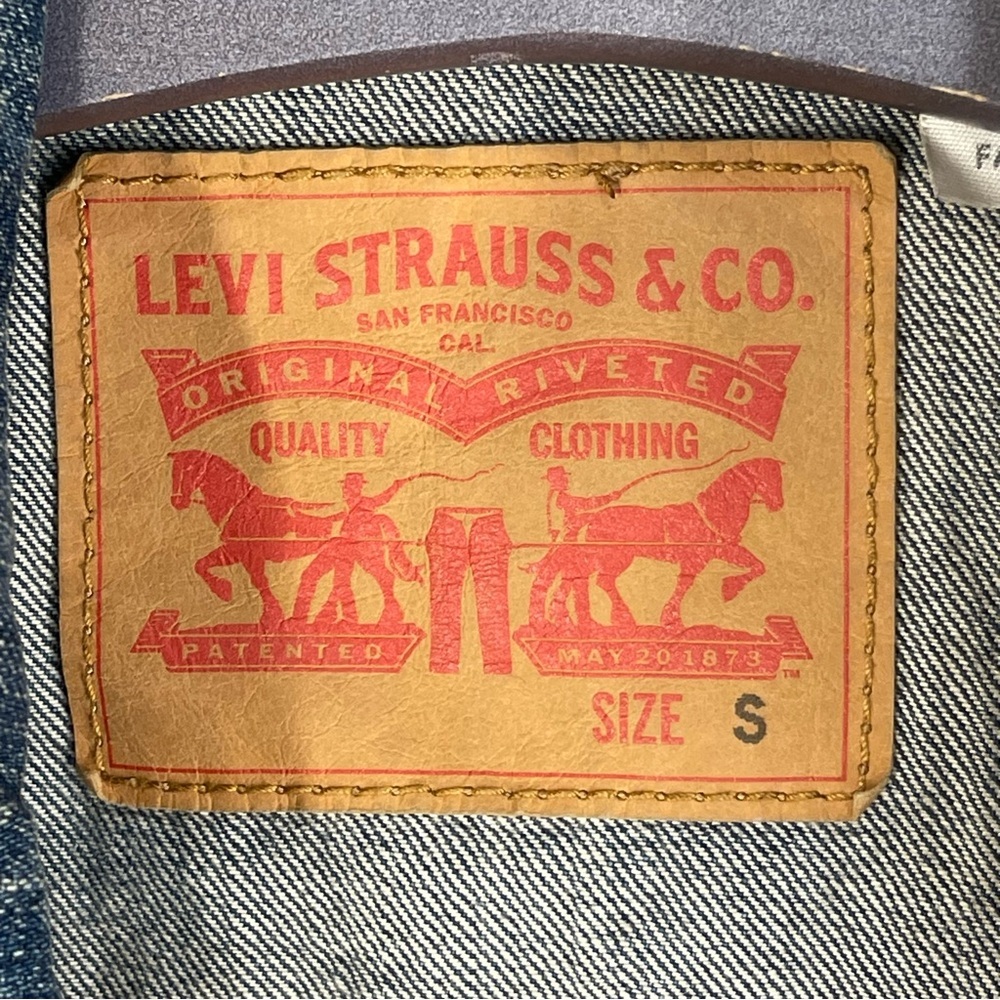 Levis Blue Denim Jean Trucker Jacket Size
Small  Regular Wash Men Pockets - Picture 6 of 9